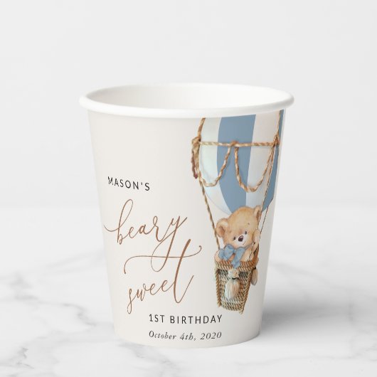 Teddybeer, blauwe heteluchtballon, eerste verjaard papieren bekers (Voorkant)
