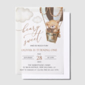 Teddybeer, bruine heteluchtballon, eerste verjaard vellum uitnodigingen (Offset)