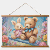 Teddybeer en Bunny Zittend in de tuin Hangend Wandkleed (Voorkant)