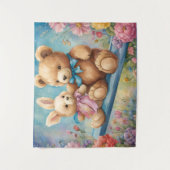 Teddybeer en Bunny Zittend in de tuin Wandkleed (Voorkant)