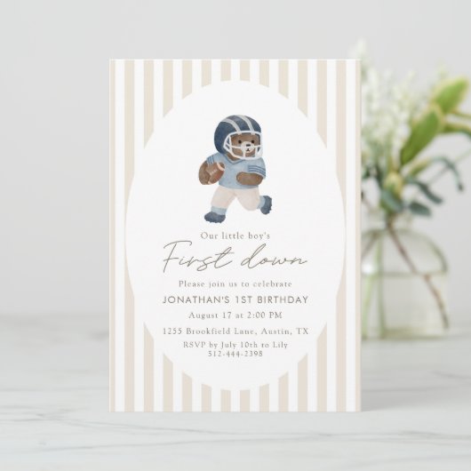 Teddybeer First Down Voetbal Eerste Verjaardag Kaart (Staand voorkant)