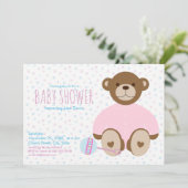 Teddybeer Gekleed in Roze Baby shower Uitnodiging (Staand voorkant)