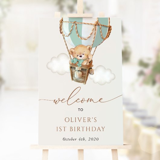 Teddybeer, groene ballon, eerste verjaardag welkom poster