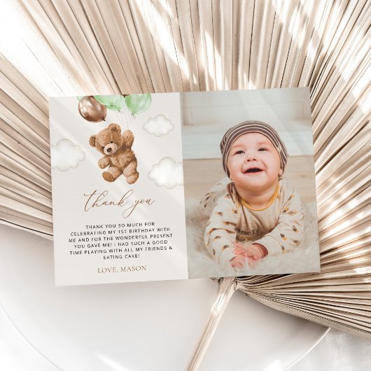 Teddybeer, groene ballonnen, eerste verjaardag bedankkaart