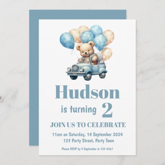 Teddybeer in een auto verjaardagsfeestje uitnodigi kaart (Voorkant / Achterkant)