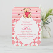 Teddybeer met hartinvocatie kaart (Staand voorkant)