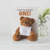 Teddybeer met uitnodigingsbordje kaart (Staand voorkant)
