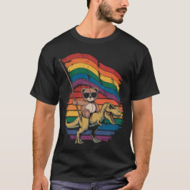Teddybeer rijdt op dinosaurus met regenboogvlag t-shirt