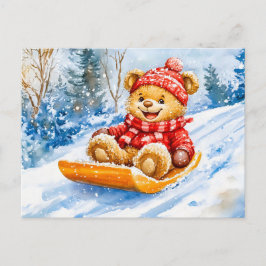 Teddybeer sleeën van een helling in de winter briefkaart