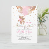 Teddybeer We Can Bearly Wait Meisje Baby Borrel Kaart (Staand voorkant)