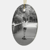Teen Girl Longboarder Keramisch Ornament (Links)