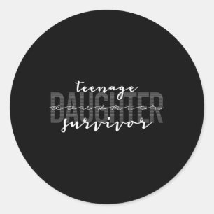 Teenage Daughter Survivor Dochter van een Survivor Ronde Sticker