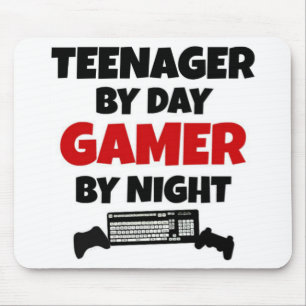 Teenager van Day Gamer bij nacht Muismat
