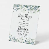 teenslippers bruiloft met groen gebak reclamebord met voetstuk (Voorkant)