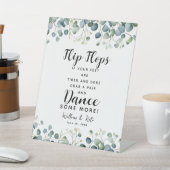 teenslippers bruiloft met groen gebak reclamebord met voetstuk (Insitu)