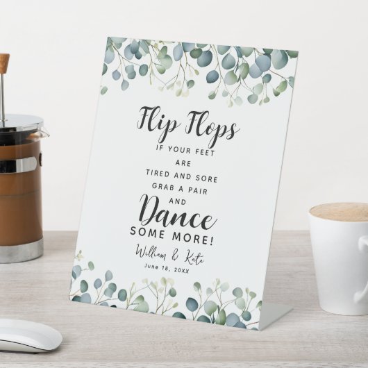 teenslippers bruiloft met groen gebak reclamebord met voetstuk (Insitu)