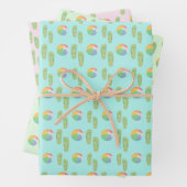 Teenslippers en aanloopbalken met meerdere kleuren inpakpapier vel (In situ)