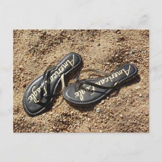 Teenslippers in de zand briefkaart (Voorkant)