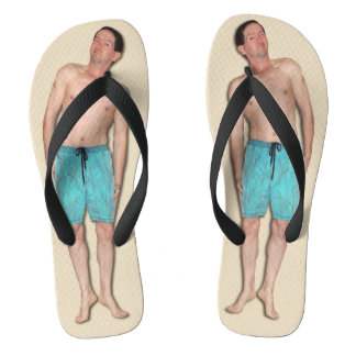 teenslippers met een kleine jongen