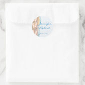 Teenslippers op de Beach Envelope Seal Ronde Sticker (Tas)