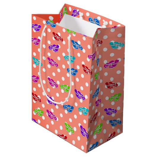 Teenslippers op poodot-wrapppapier medium cadeauzakje (Achterkant Gekanteld)