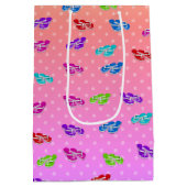 Teenslippers op Rainbow Polka Dot Wrapping Paper Medium Cadeauzakje (Achterkant)