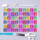 Teenslippers over het zand-weefseldocument tissuepapier (Craft)