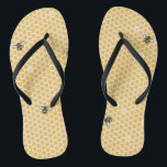 Teenslippers van bijen<br><div class="desc">Wees jezelf! Ik bedoel het,  bedek jezelf in bijen van kop tot teen. Waarom niet? Er is geen goede reden om dat niet te doen. Een warm geel korfpatroon en perfect heerlijke bijen zullen een geweldige manier zijn om te beginnen. Je zult er zo lief uitzien!</div>