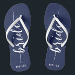Teenslippers van de blauwe bruiloft van de bruinze<br><div class="desc">Aangepaste bride eenvoudige teenslippers voor blauw marinevertrouwpartijen met dunne riemen en aanpasbare tekst - u kunt de naam van Bride toevoegen</div>