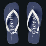 Teenslippers van de Groom Navy Blue Wedding Party<br><div class="desc">Groom teenslippers van gewone marineschoolpartij met brede riemen</div>