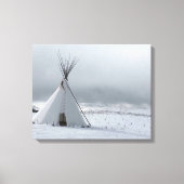 Teepee in Sneeuw Canvas Kunstdruk (Voorkant)