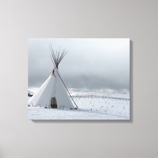 Teepee in Sneeuw Canvas Kunstdruk (Voorkant)