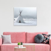 Teepee in Sneeuw Canvas Kunstdruk (Insitu (Woonkamer))