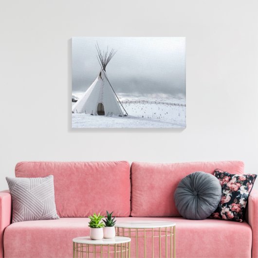 Teepee in Sneeuw Canvas Kunstdruk (Insitu (Woonkamer))