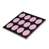 Tegel roze glazen cirkels op zwart tegeltje (Zijkant)