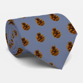 Tegelden dennenappel foto op blauwe achtergrond stropdas (Opgerold)