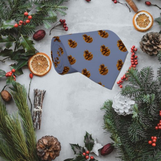 Tegelden dennenappel foto op blauwe achtergrond stropdas