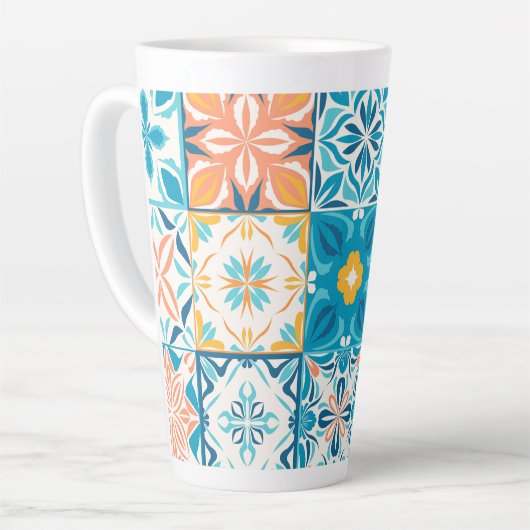  tegels in blauw en oranje latte mok (Linkerhoek)