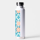 tegels in blauw en oranje waterfles (Links)