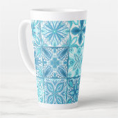 tegels in blauw en wit latte mok (Linkerhoek)