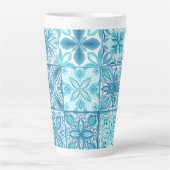 tegels in blauw en wit latte mok (Voorkant)