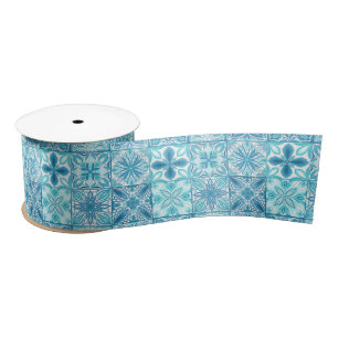tegels in blauw en wit satijnen lint