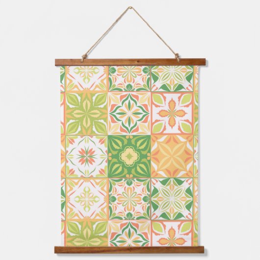 tegels in groen en geel hangend wandkleed (Voorkant)