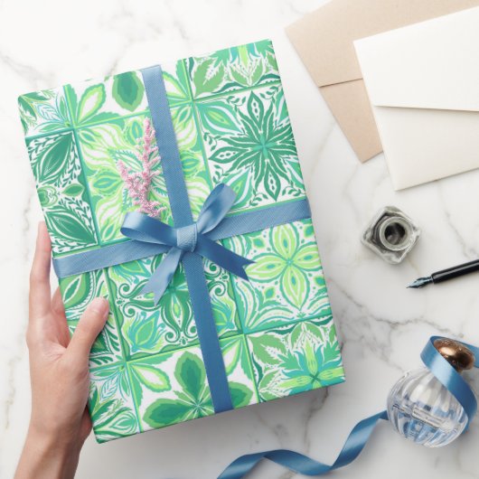 tegels in groen en wit cadeaupapier (Geschenken)