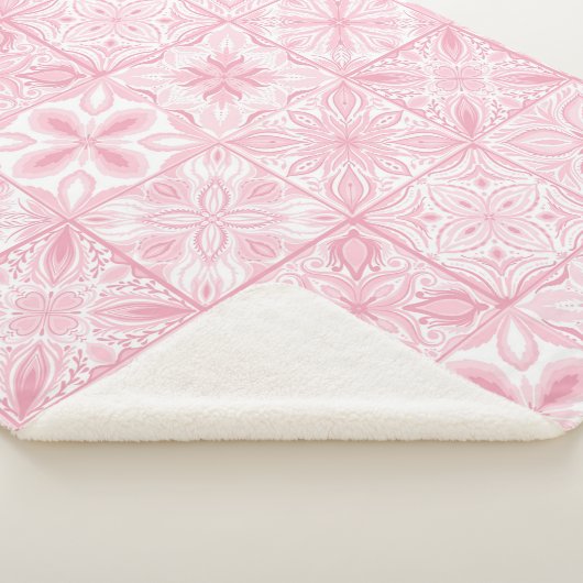 tegels in roze sherpa deken (3/4)