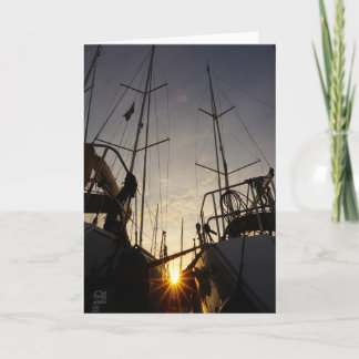 Tegenlicht bij 2 zeilboten in de haven. kaart