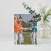 Tegenstanders schudden handen briefkaart (Staand voorkant)