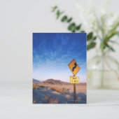 Teken op de Death Valley Road in zonsondergang Briefkaart (Staand voorkant)