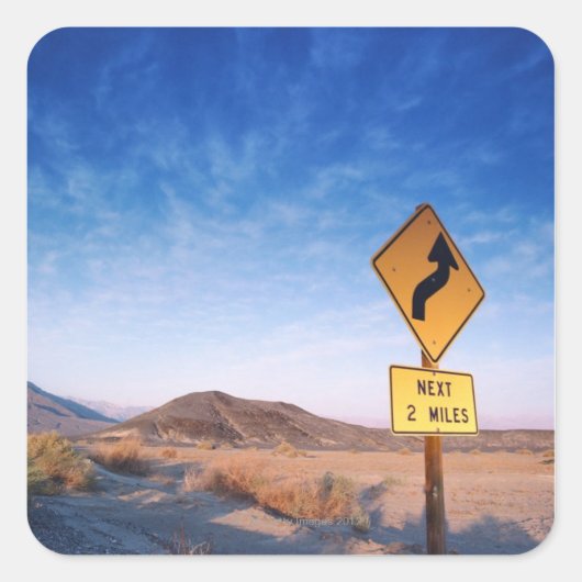 Teken op de Death Valley Road in zonsondergang Vierkante Sticker (Voorkant)