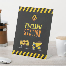 Teken van tankstation voor vrachtwagenpartij voor reclamebord met voetstuk